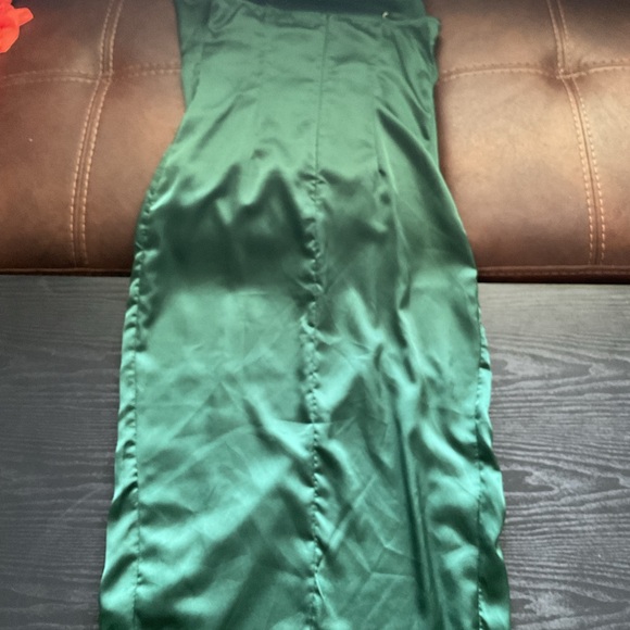PrettyLittleThing Emerald Satin Dress - Picture 1 of 3